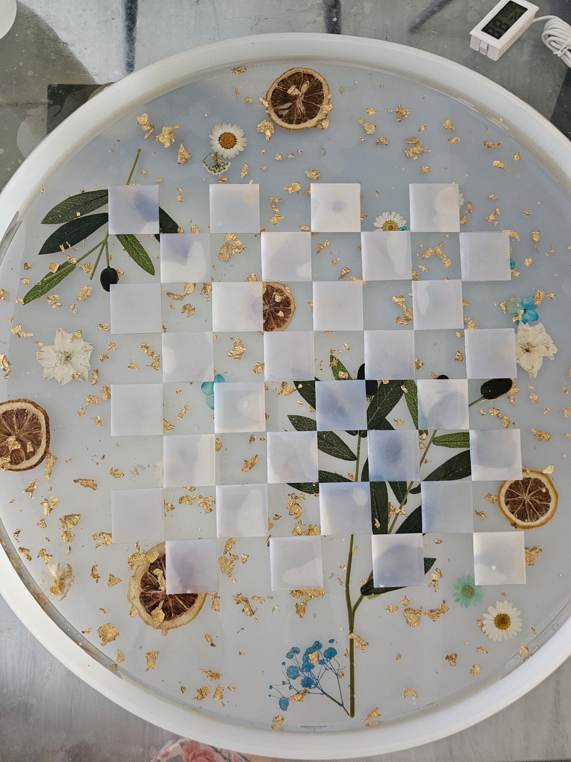 Plateau de Table Échiquier en Résine "Dolce Vita" — 50 cm – Image 4